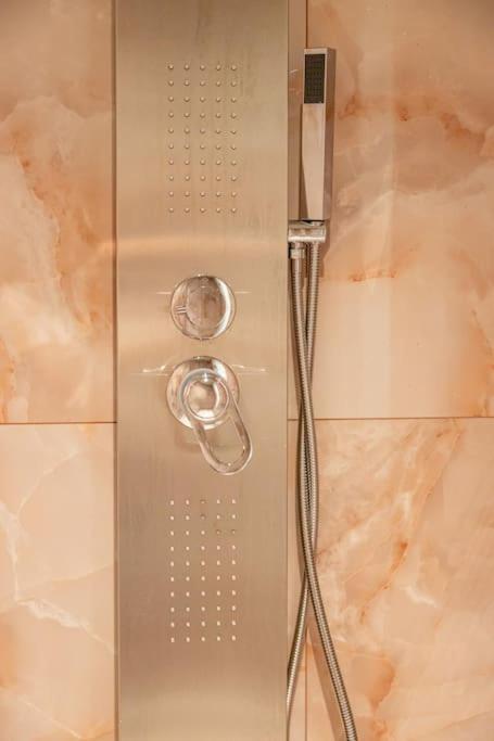 Smaragdi Luxury Jacuzzi Apartment Noho Premium Living アテネ エクステリア 写真