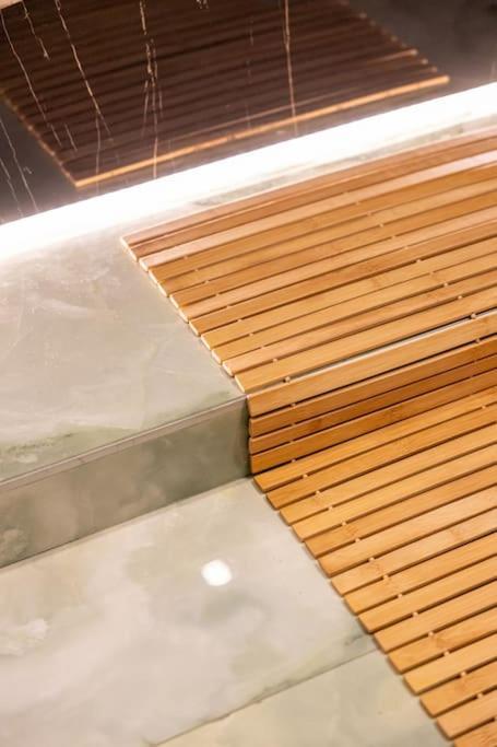 Smaragdi Luxury Jacuzzi Apartment Noho Premium Living アテネ エクステリア 写真