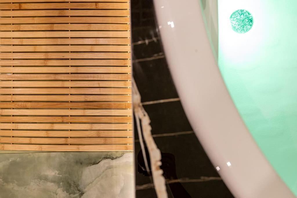 Smaragdi Luxury Jacuzzi Apartment Noho Premium Living アテネ エクステリア 写真
