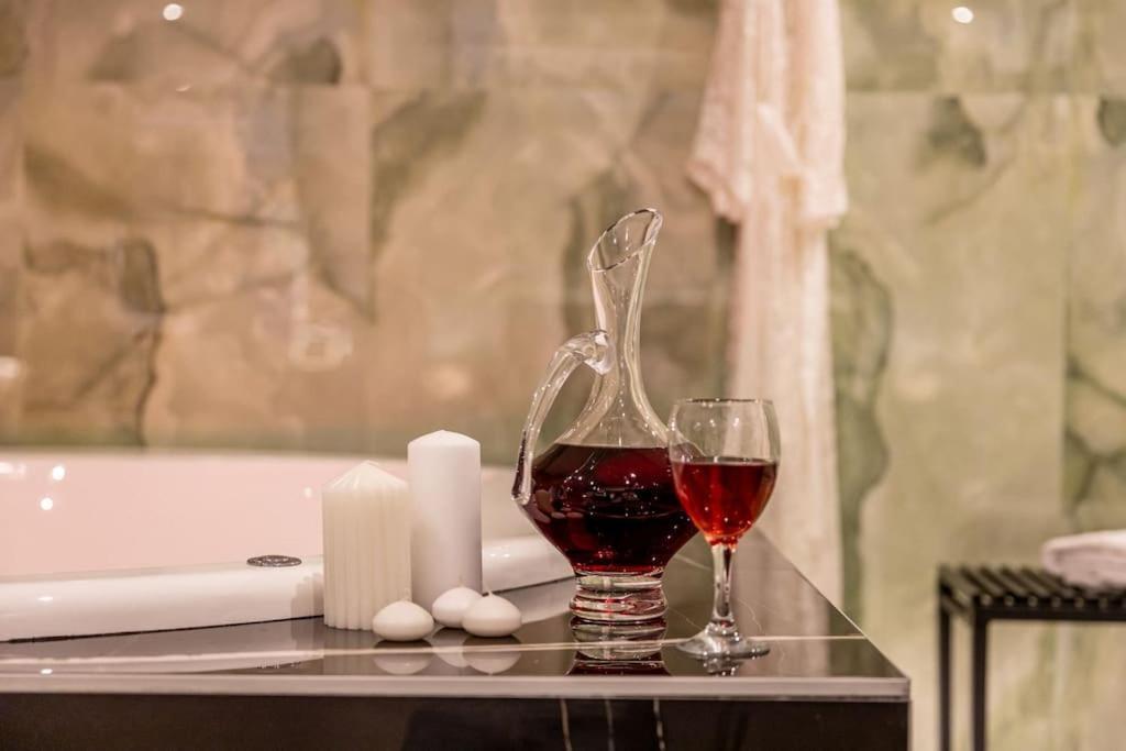 Smaragdi Luxury Jacuzzi Apartment Noho Premium Living アテネ エクステリア 写真