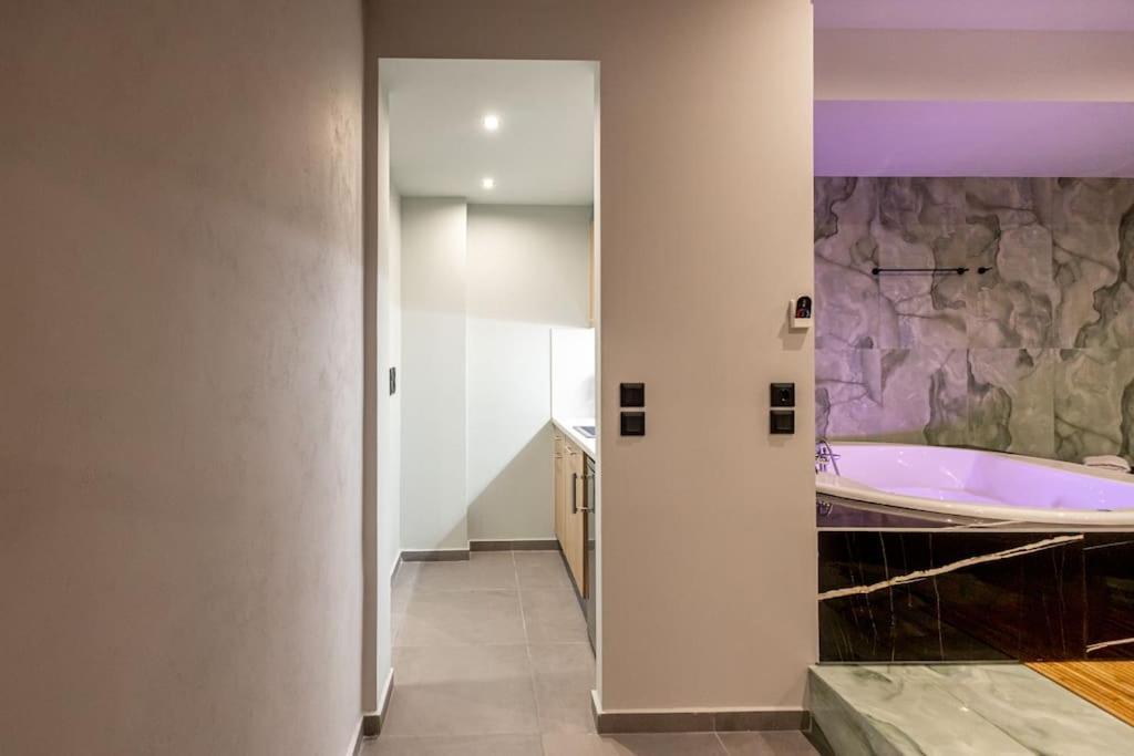 Smaragdi Luxury Jacuzzi Apartment Noho Premium Living アテネ エクステリア 写真