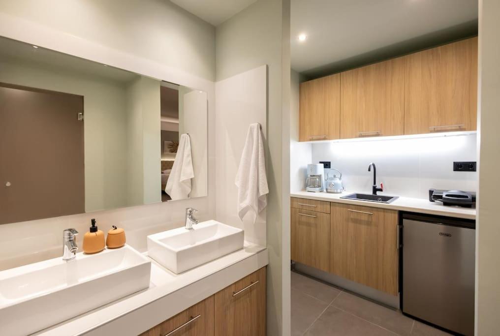 Smaragdi Luxury Jacuzzi Apartment Noho Premium Living アテネ エクステリア 写真