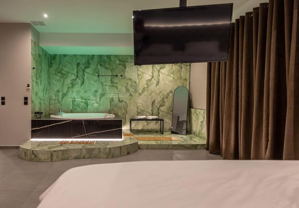 Smaragdi Luxury Jacuzzi Apartment Noho Premium Living アテネ エクステリア 写真